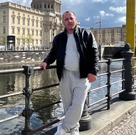 Milan, 42Україна