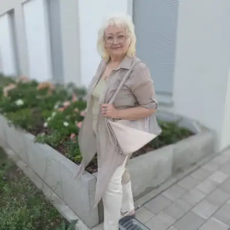 Elena, 71Україна