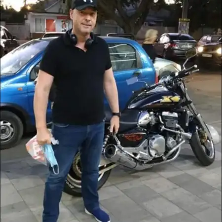 Alkksandr, 51США 
