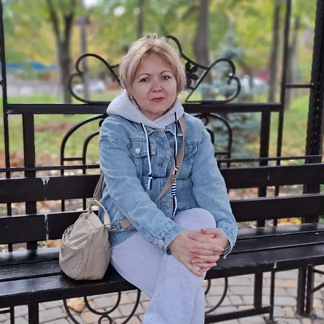 Alisa, 46