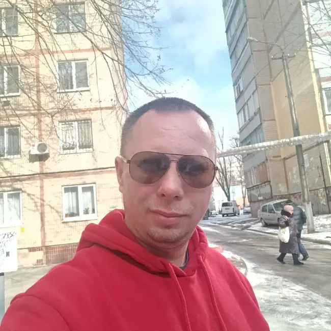 Andrey, 37