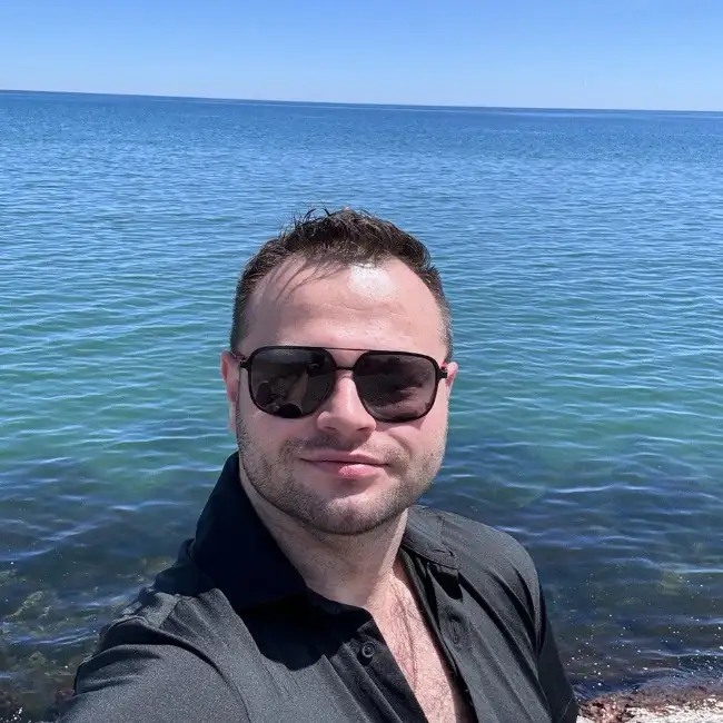 Max, 32
