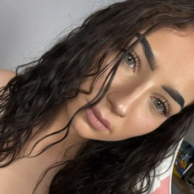 Raya · 23 ·           